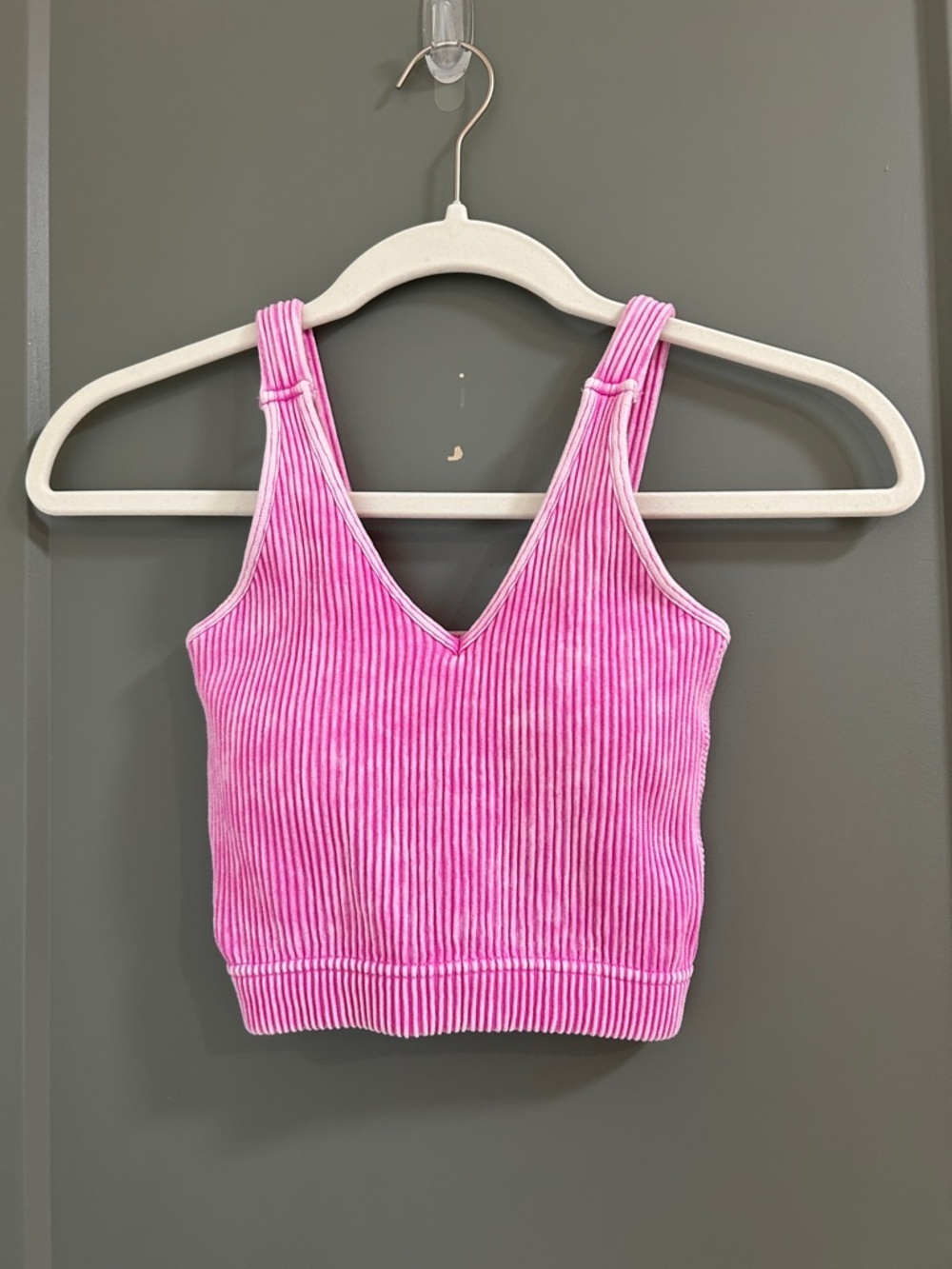Zenana Outfitters Pink Ribbed V-Neck Crop Tank has padding S/M